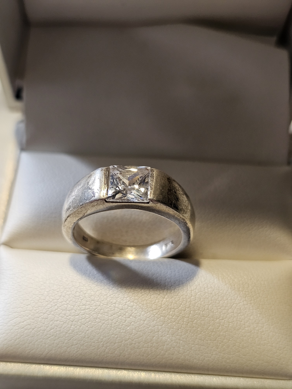 Sterling Silver 925 Ring with Clear Square Stone Size 8